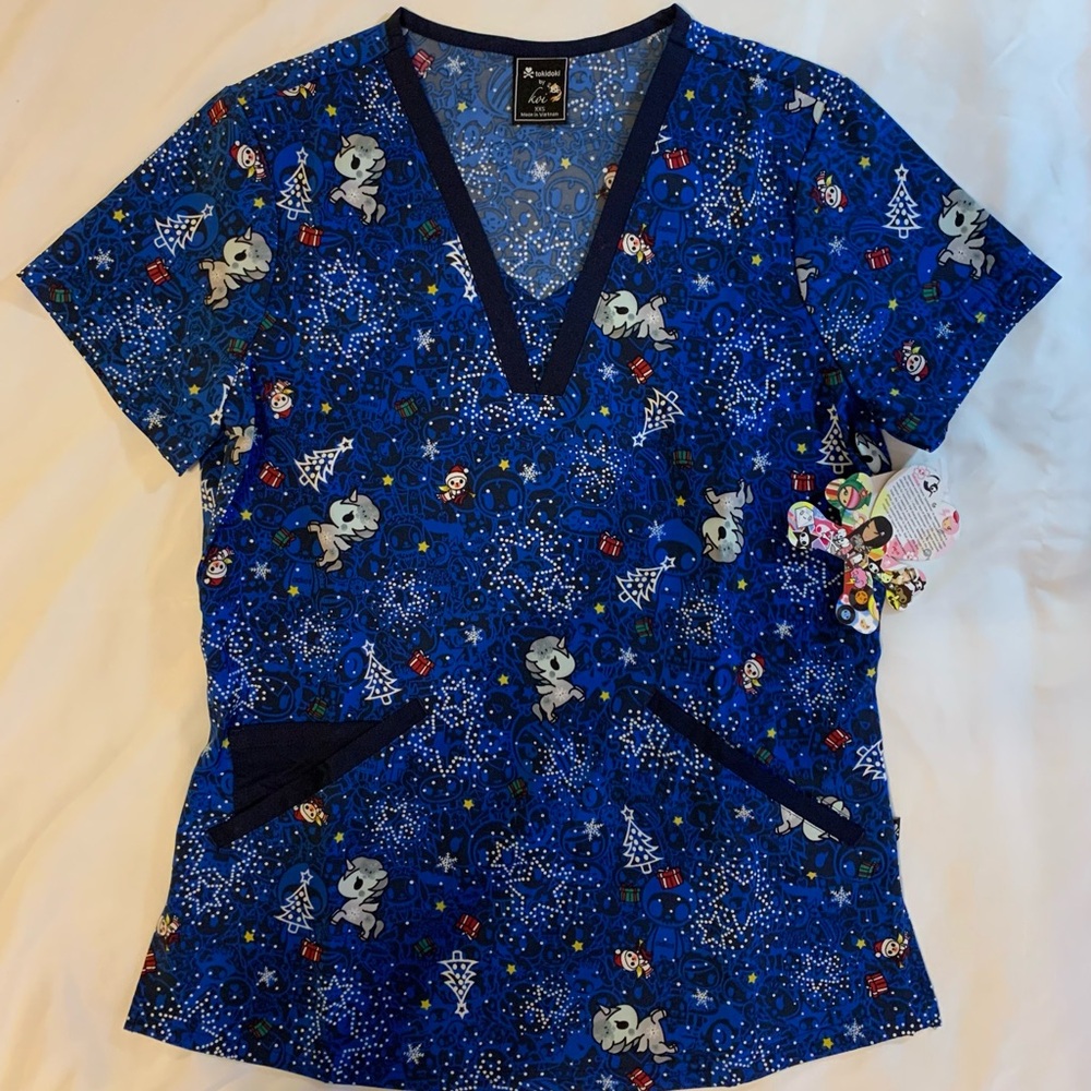 NWT tokidoki Blue Holiday Print V-Neck Scrub Top Size XXS